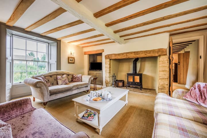 Three Bed Cotswold Cottage - The Old Farmhouse - Stow-on-the-Wold