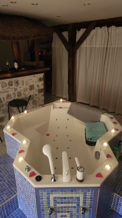 Cozy studio with private Jacuzzi Compostelle path