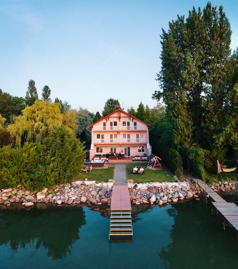 Zöldpart Villa |Waterfront, Private beach, jacuzzi