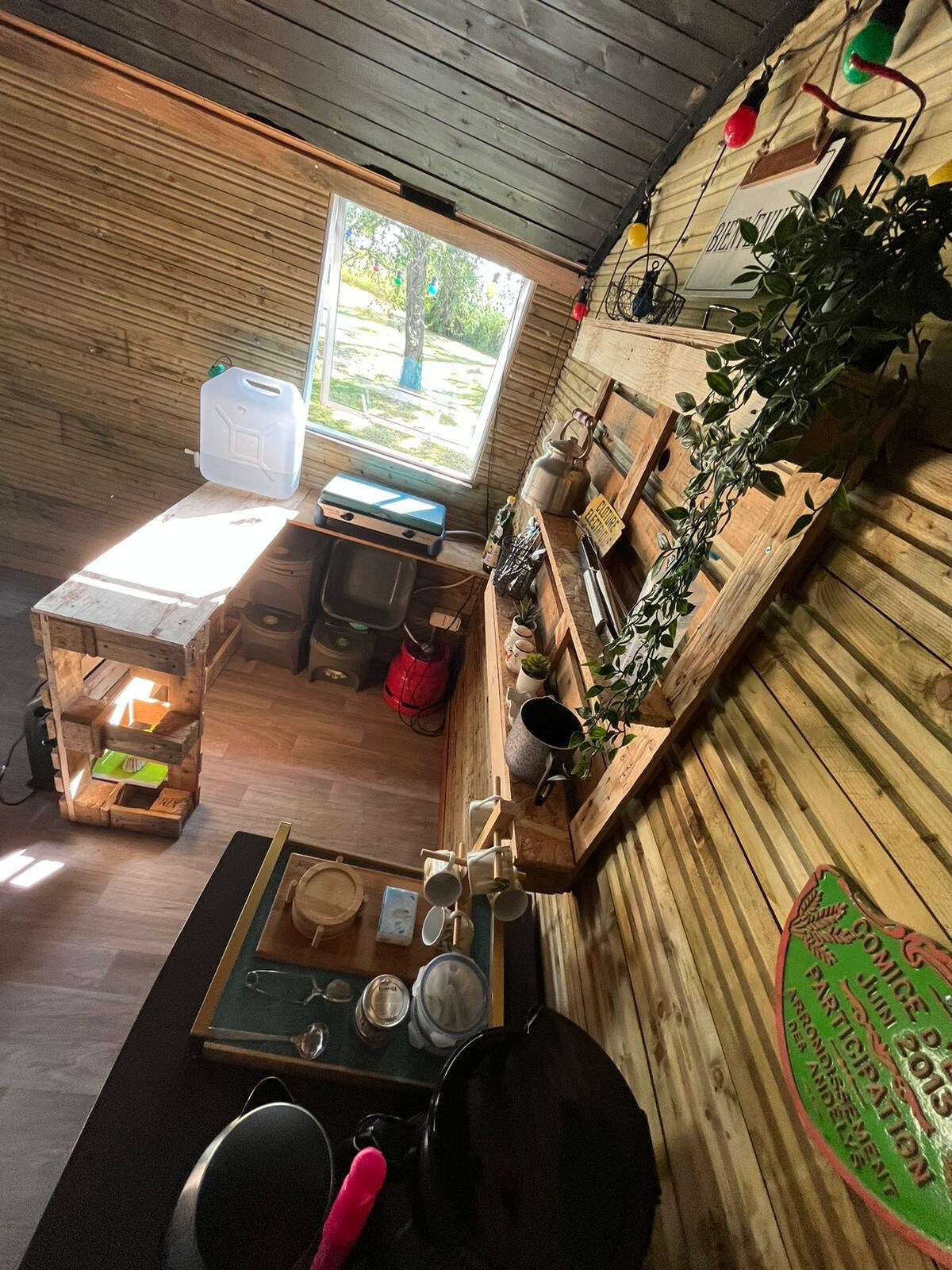 Top performing Airbnb: Sleeping car and jacuzzi, 10 minutes from Giverny in Eure