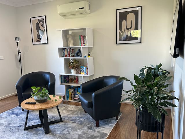 Modern 4-bedroom home in Mount Waverley