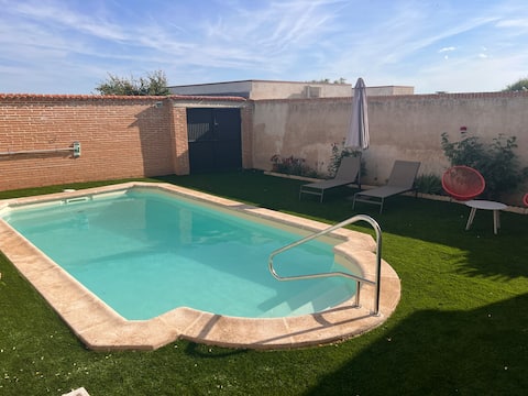 Family townhouse 5 min from Puy du Fou and Toledo