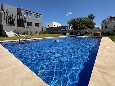 Beautiful villa in Caponigro with large swimming pool, overlooking the sea