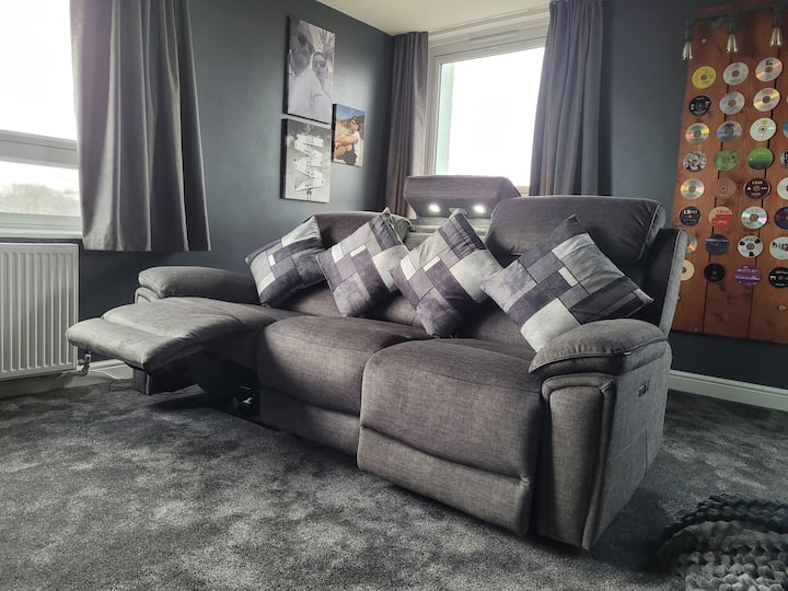 โซฟาในโรงภาพยนตร์พร้อมการชาร์จยูเอสบี