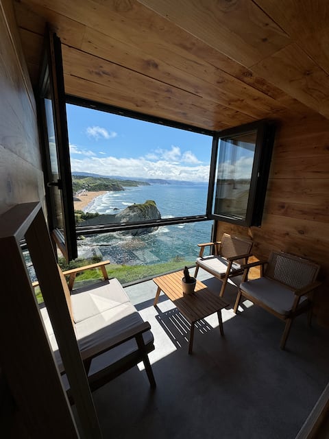 Incredible sunny apartment by the sea...