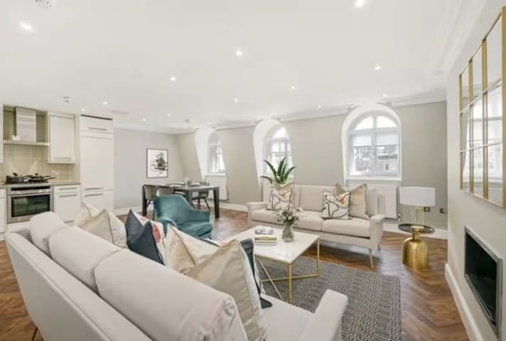 Mr Bond Luxury Mayfair Residence