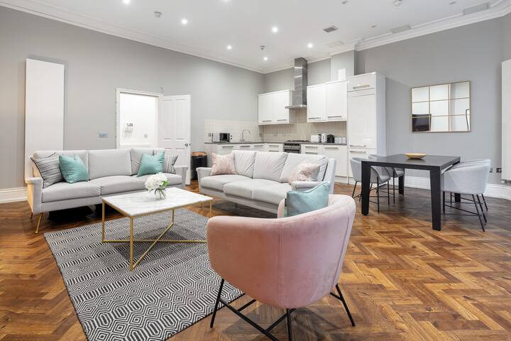 Mr Bond Luxury Mayfair Residence gallery image 2