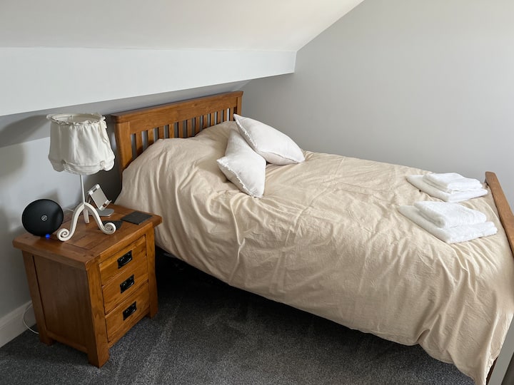 Kitanda cha watu wawili pekee 