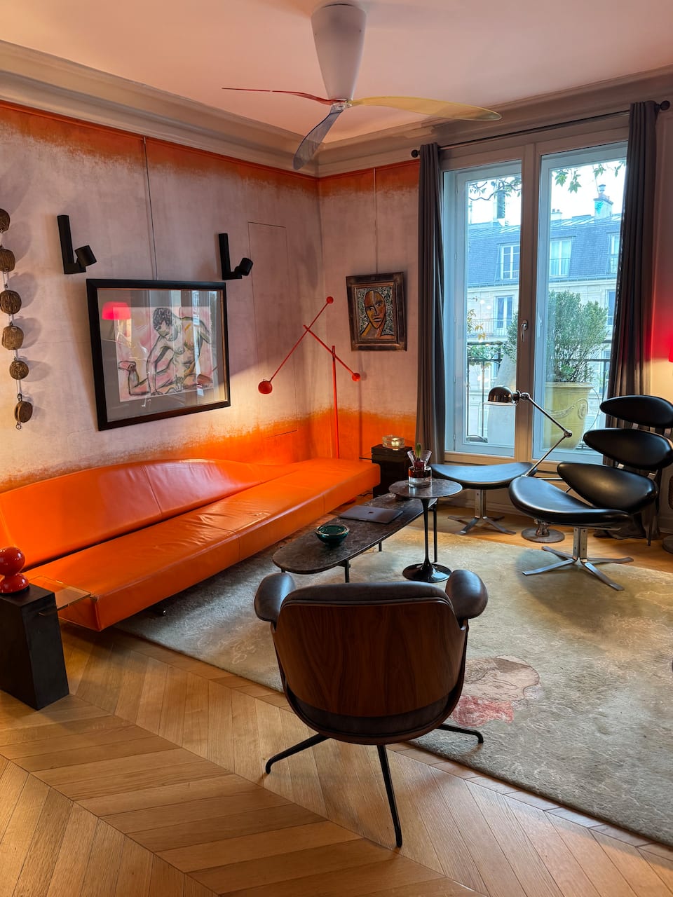 A top-floor penthouse in the Haut Marais, Paris, Île-de-France, France, photo 8 of 10