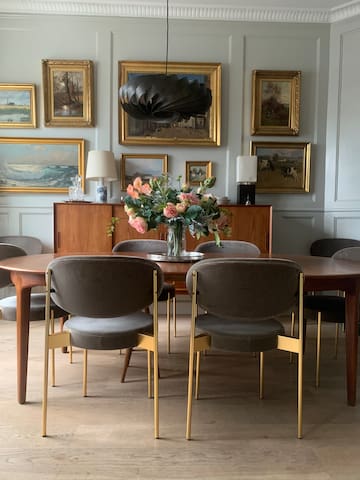 Central luxury for two couples or a family