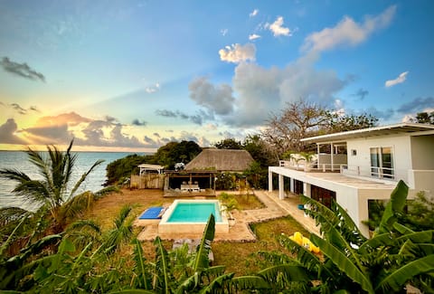 Kasa Kwanza - Ocean View Pool Villa + Generator