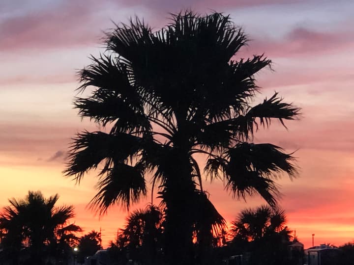 Ajs Beach Haven Family Fun 3/2 Ocean View - Galveston, TX