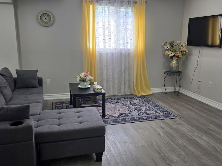 Spacious & Bright Private 2bdr Walkout Basement - Richmond Hill, ON