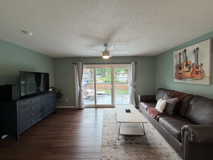 Private 2 Bedroom 2.5 Bath - Overland Park, KS