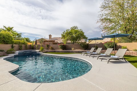 Family Retreat: 5BR, Heated Pool, Games & Hot Tub