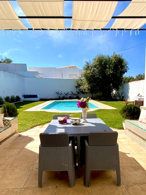 Spacious villa with pool in Hammamet