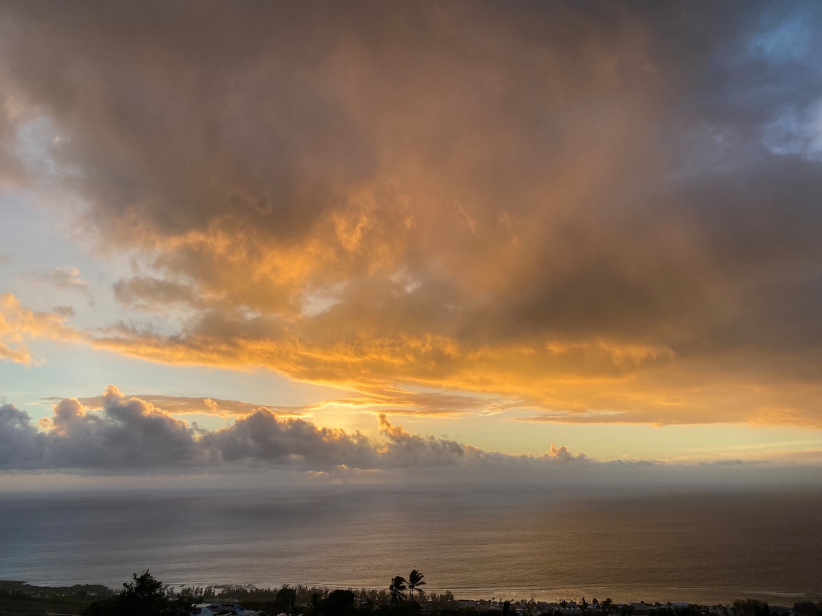 Popular Airbnb listing: F2 Saint Leu / panoramic ocean views. in Saint Leu