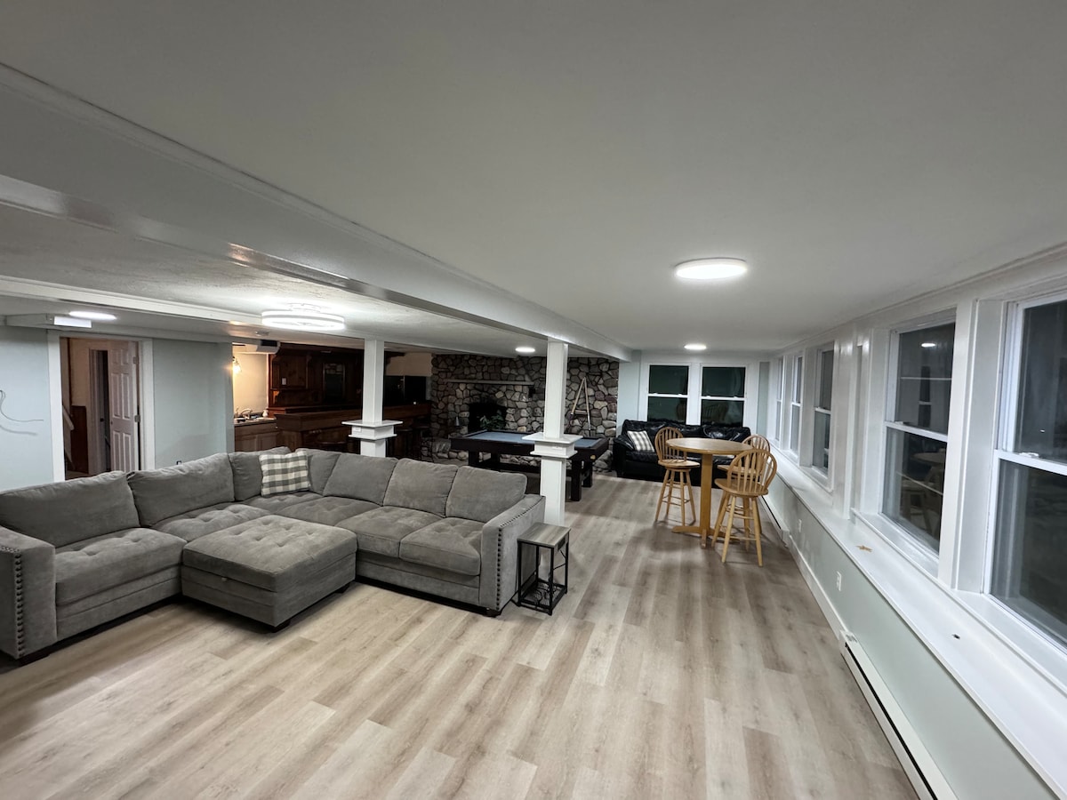 ห้องนั่งเล่นชั้นล่าง