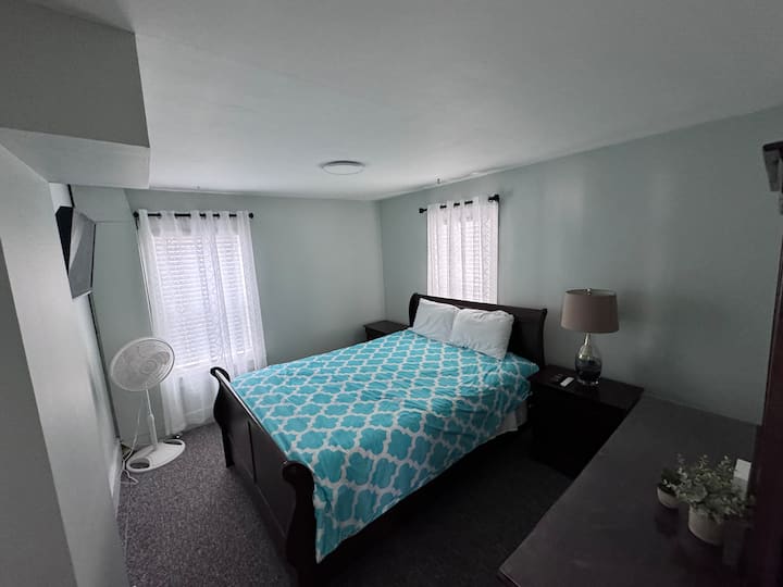 Spálňa 1 sa nachádza na hlavnom poschodí.