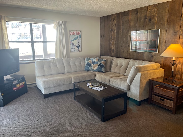 Walk Out Ski In 2 Bed 2 Bath - Crested Butte, CO
