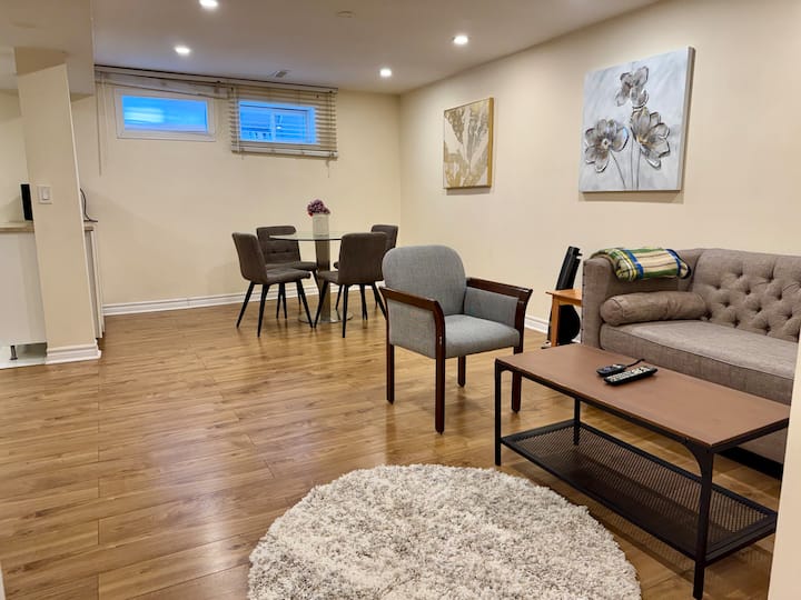 Charming Entire Basement :1-bedroom &1 Parking - Vaughan