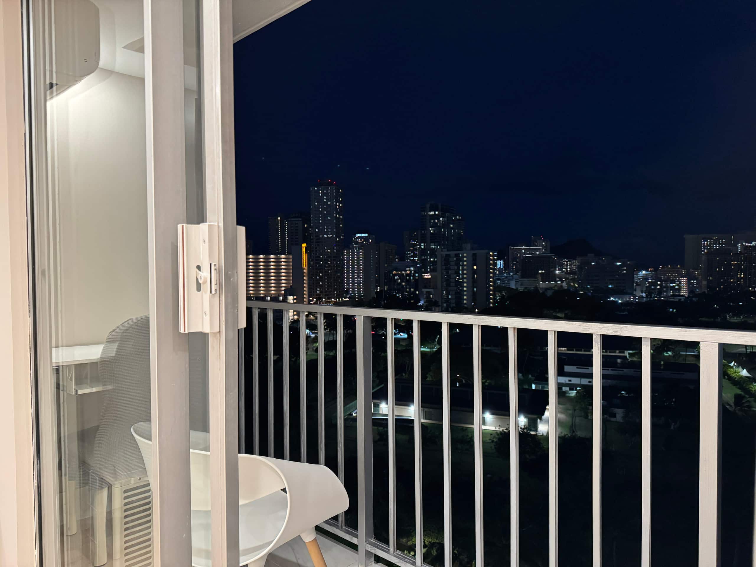 Condo in Honolulu · ★4.92 · Studio · 2 beds · 1 bath - Image 55