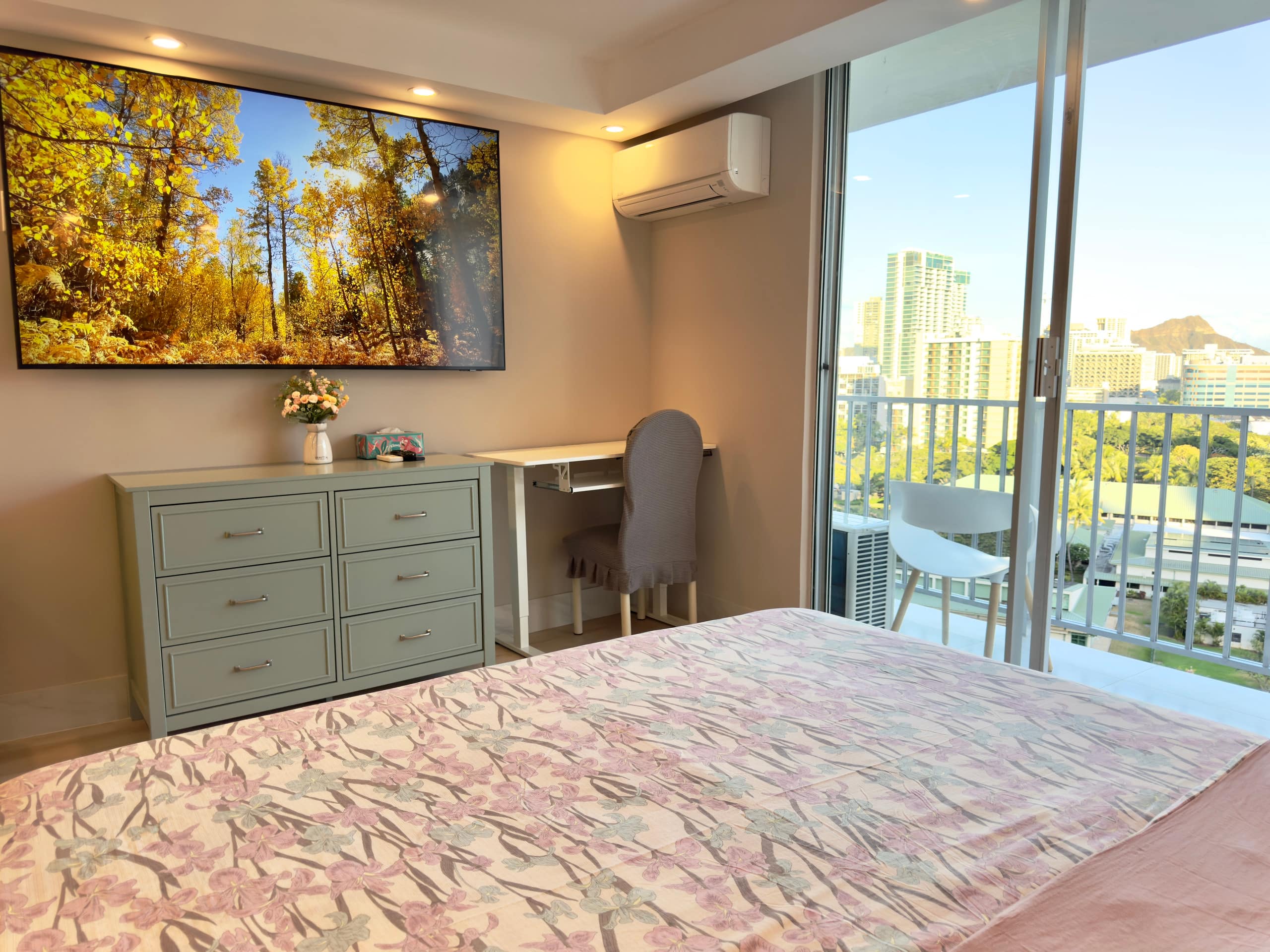 Condo in Honolulu · ★4.92 · Studio · 2 beds · 1 bath - Image 24