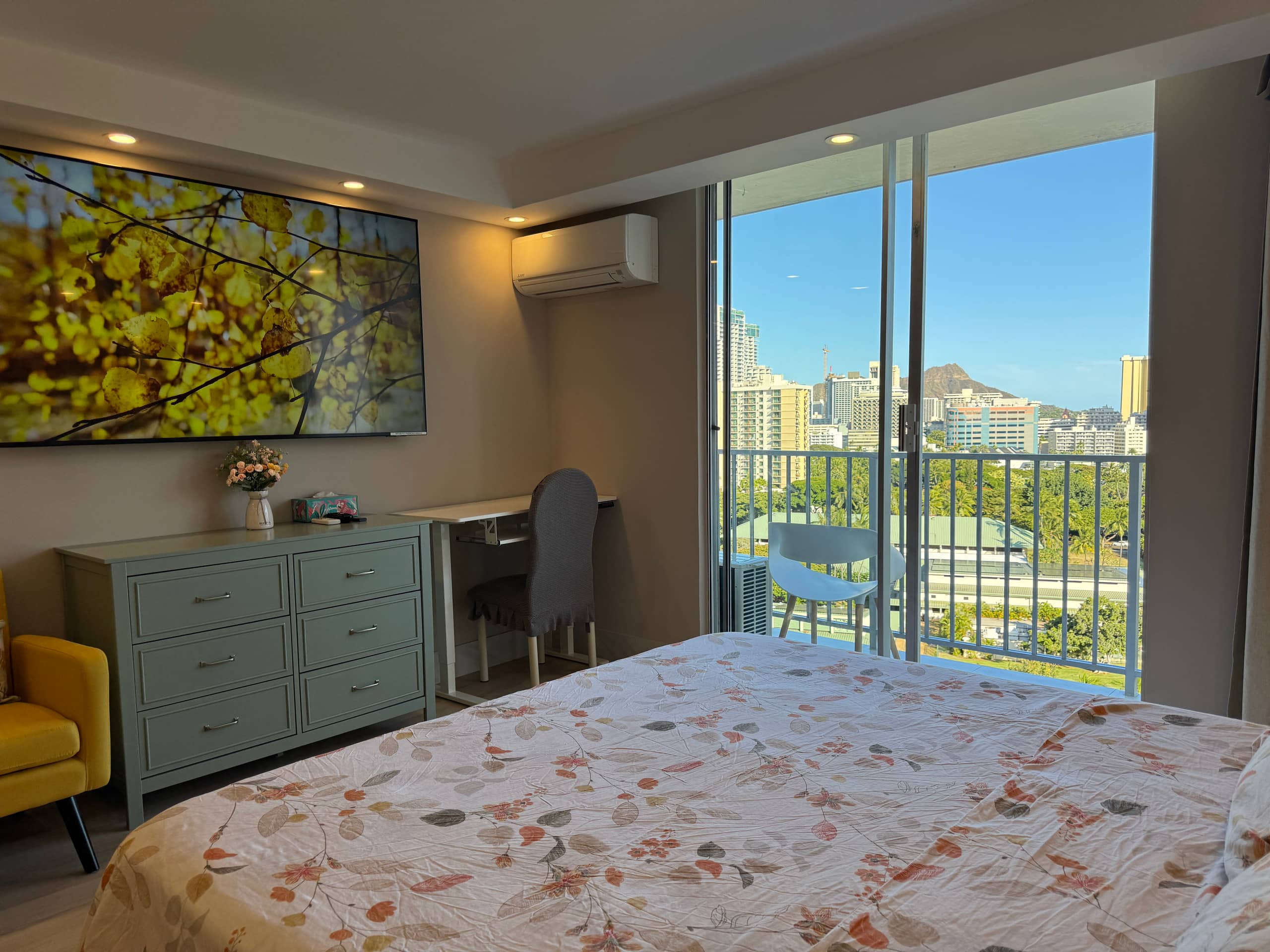 Condo in Honolulu · ★4.92 · Studio · 2 beds · 1 bath - Image 11