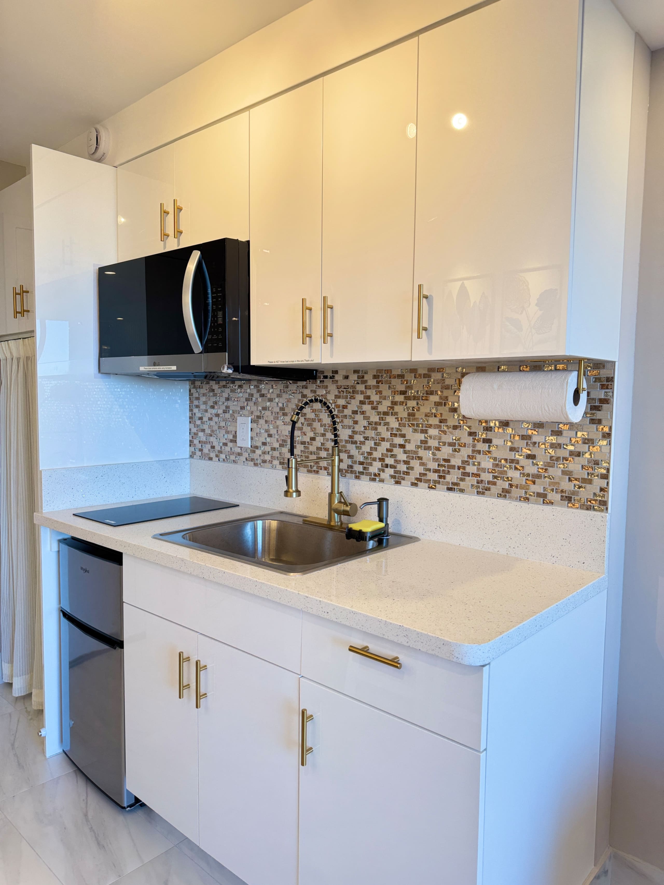Condo in Honolulu · ★4.92 · Studio · 2 beds · 1 bath - Image 32