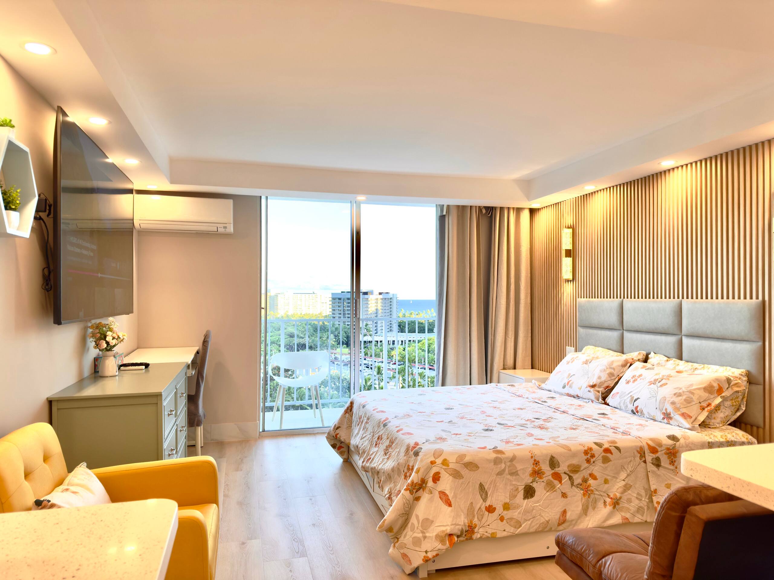 Condo in Honolulu · ★4.92 · Studio · 2 beds · 1 bath - Image 2