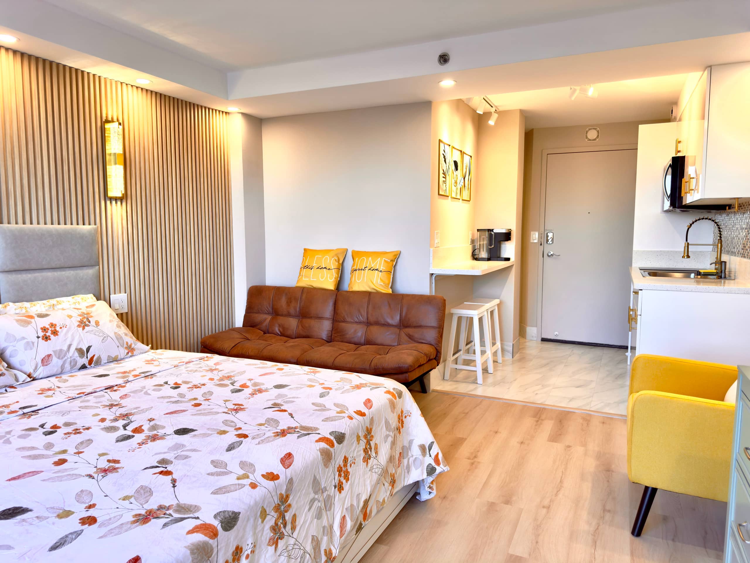 Condo in Honolulu · ★4.92 · Studio · 2 beds · 1 bath - Image 3