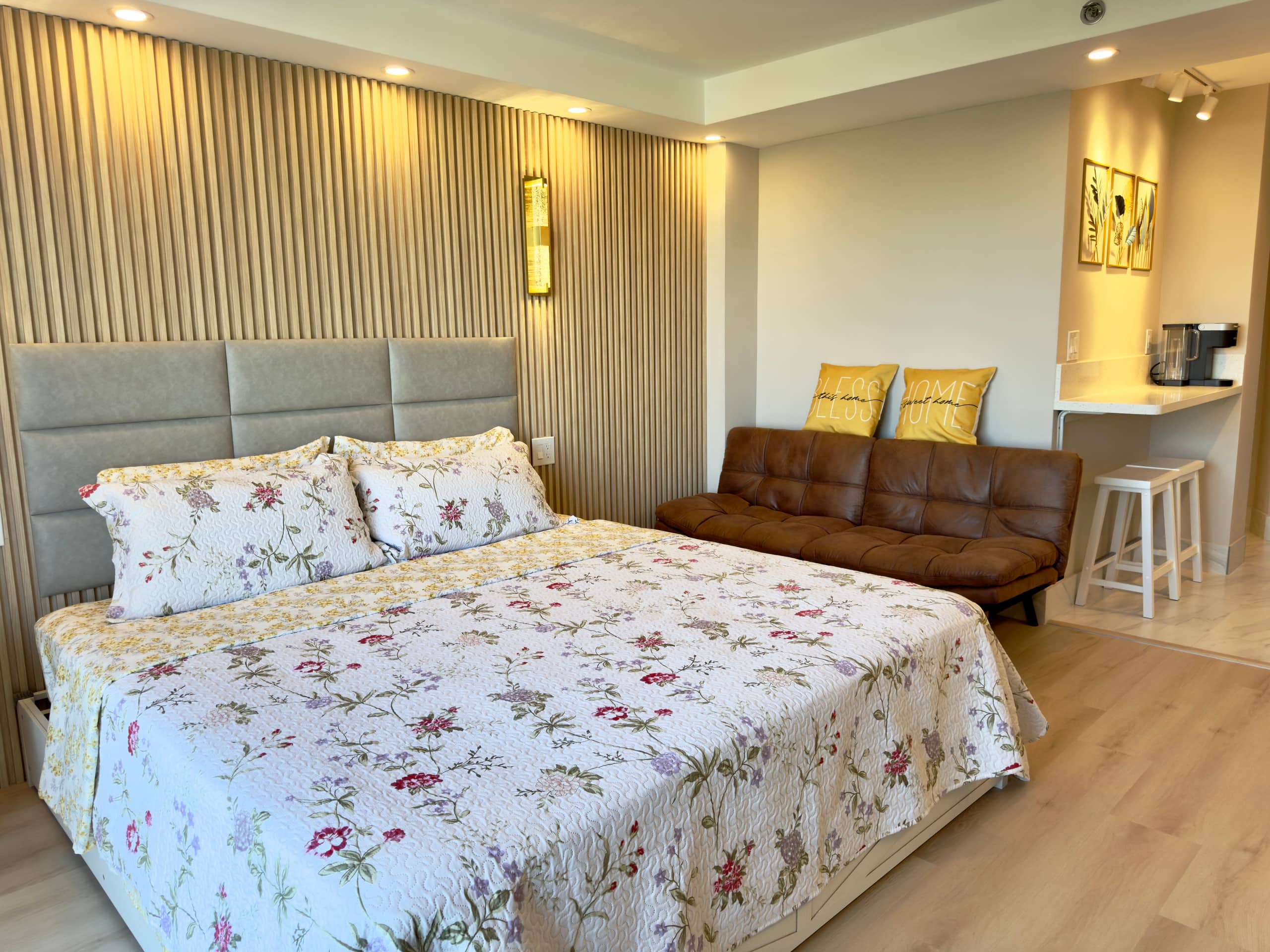 Condo in Honolulu · ★4.92 · Studio · 2 beds · 1 bath - Image 21