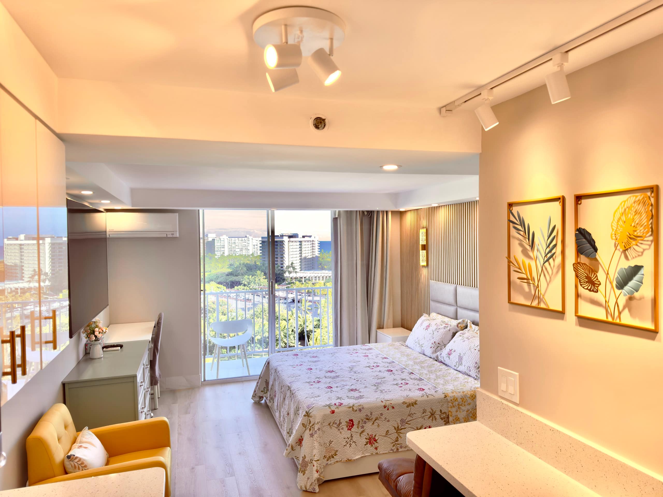 Condo in Honolulu · ★4.92 · Studio · 2 beds · 1 bath - Image 13