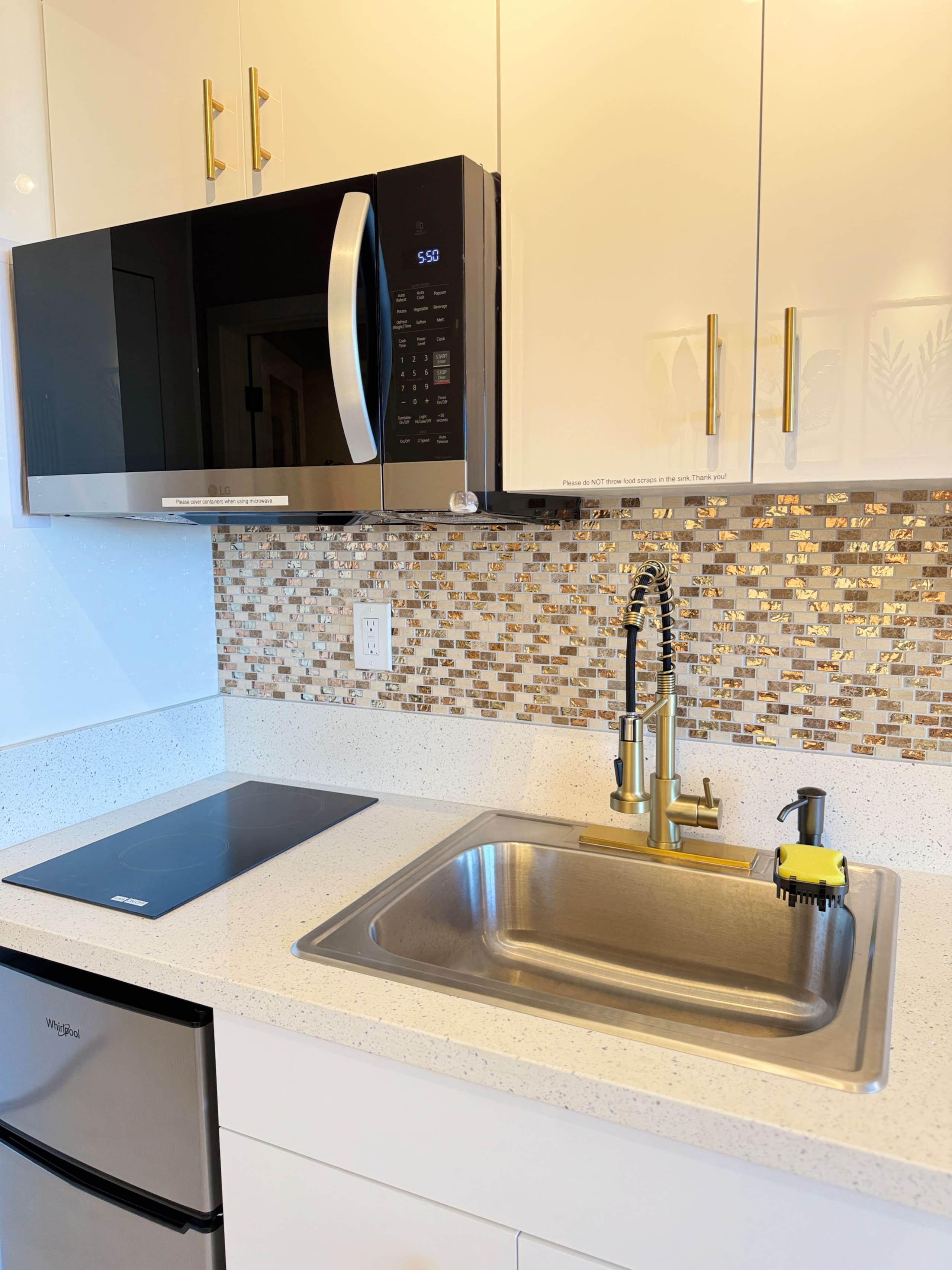 Condo in Honolulu · ★4.92 · Studio · 2 beds · 1 bath - Image 33