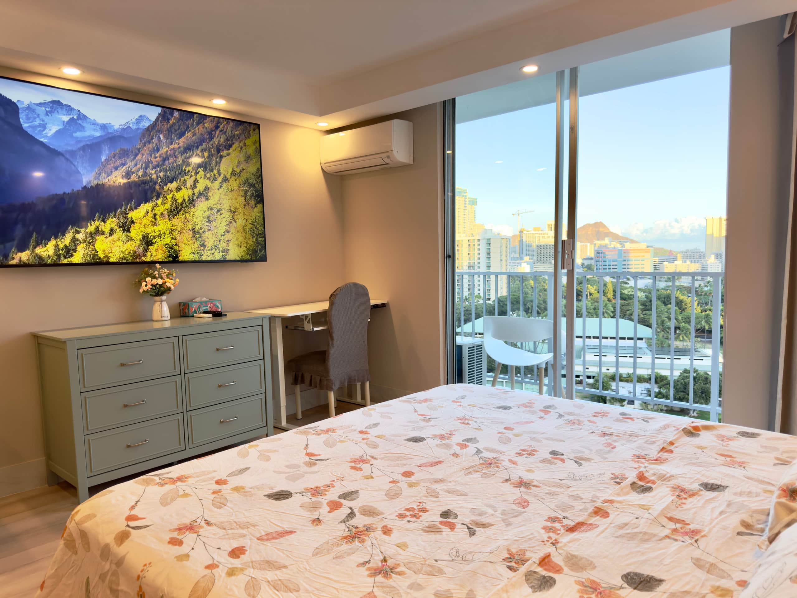 Condo in Honolulu · ★4.92 · Studio · 2 beds · 1 bath - Image 7