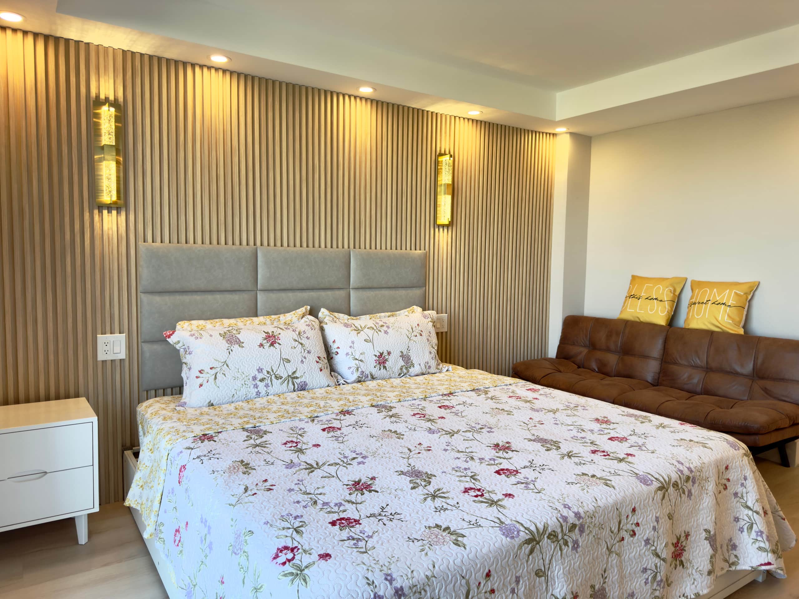 Condo in Honolulu · ★4.92 · Studio · 2 beds · 1 bath - Image 22