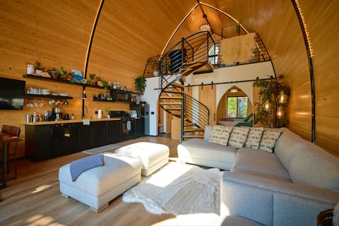 Popular Airbnb listing: The ArcCabin+NordicSpa w/Sauna, Hot Tub&ColdPlunge in Homer