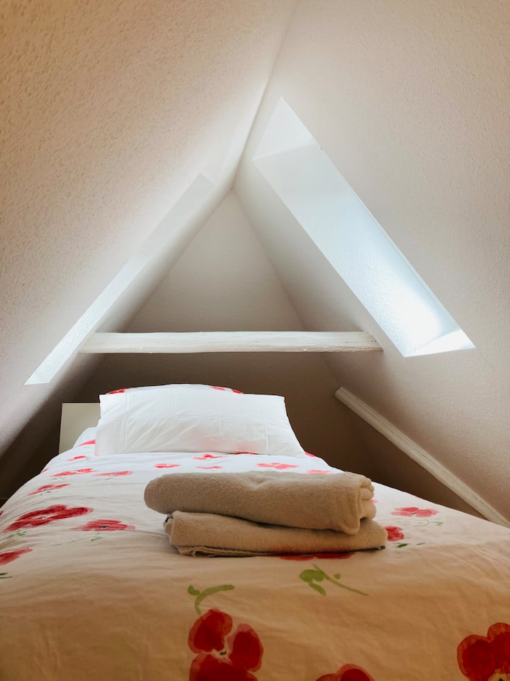Таванско помещение с единично легло
