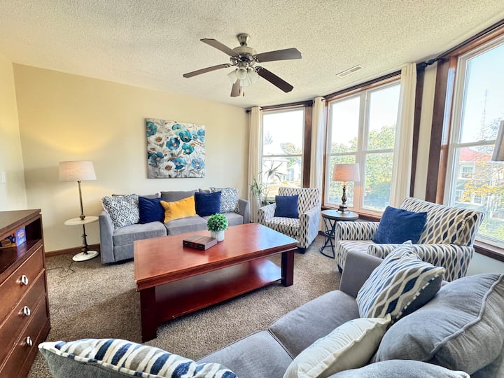 4 Bed Game Room Retreat • Near Isu - Illinois