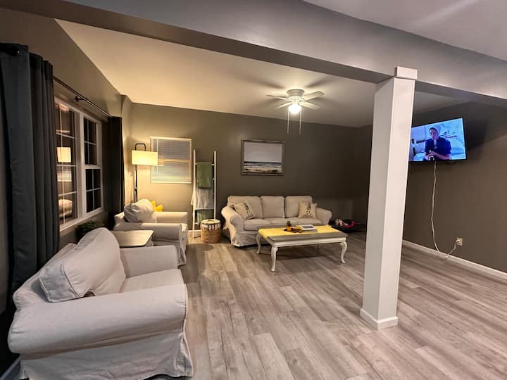 Gannon Family 3 Bed 1 Bath House On West Second - Erie, PA