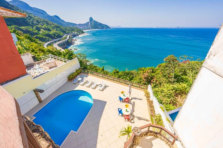 Mansão na Joatinga! De Frente ao Mar c/ 6 Suítes!