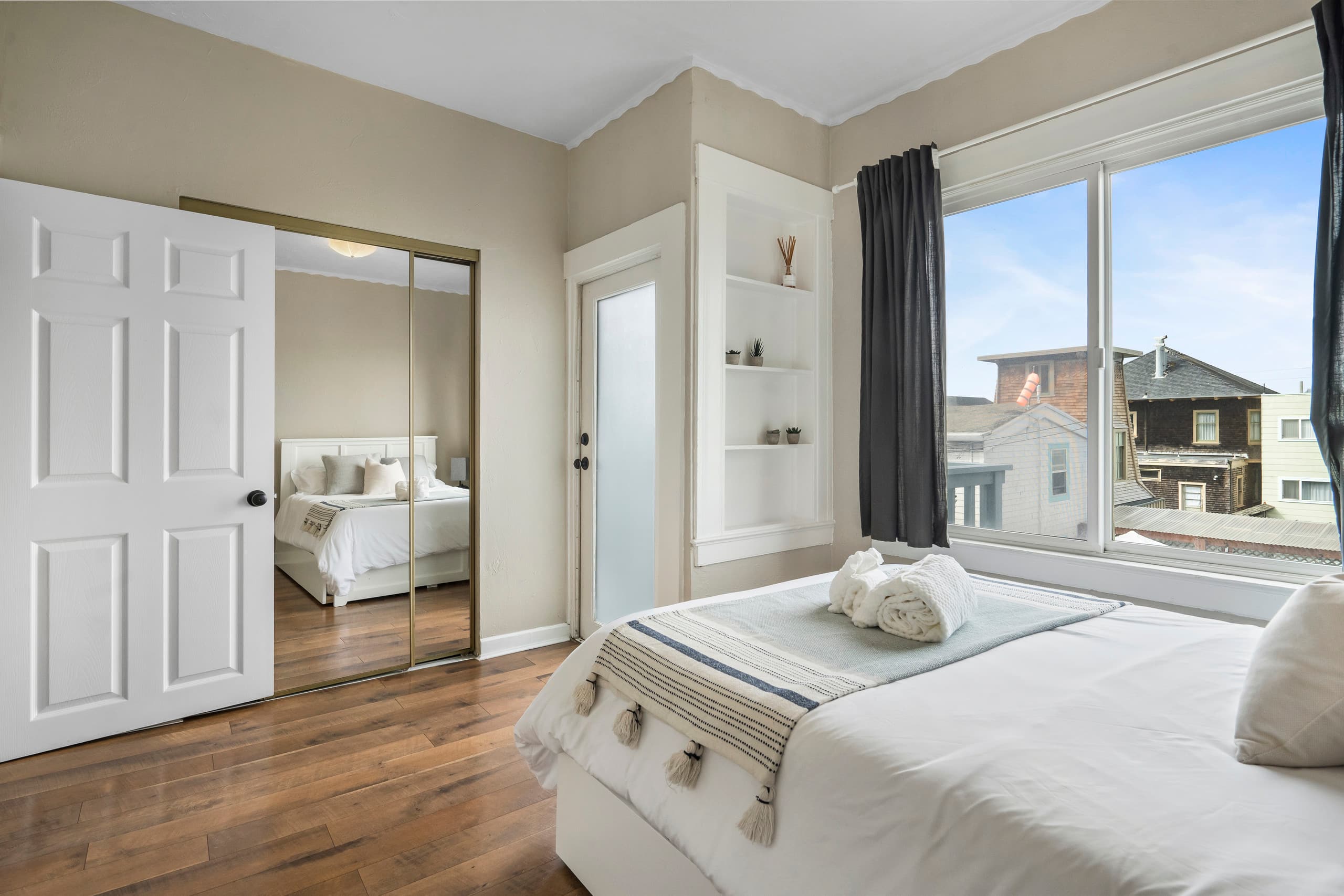 Home in San Francisco · ★4.97 · 3 bedrooms · 3 beds · 2 baths - Image 17