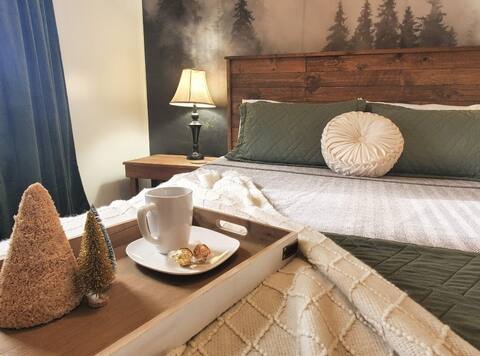 The Haven, a cozy cabin in the woods. Pet friendly