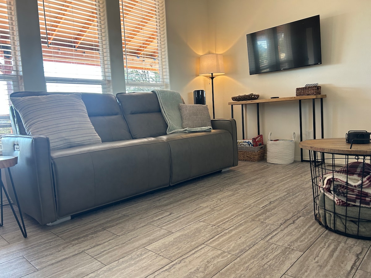 Popular Airbnb listing: *NEW* The Retreat @ Woodland Ranch in Valle