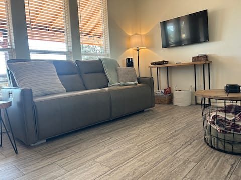 Popular Airbnb listing: *NEW* The Retreat @ Woodland Ranch in Valle