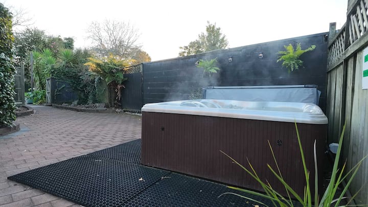 Mtb Retreat | Ride To The Redwoods With Spa Pool - Rotorua