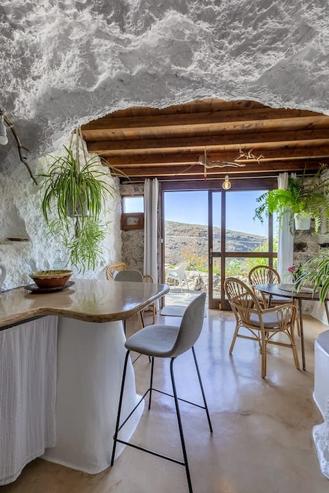 Romantic cave with terrace and sea views