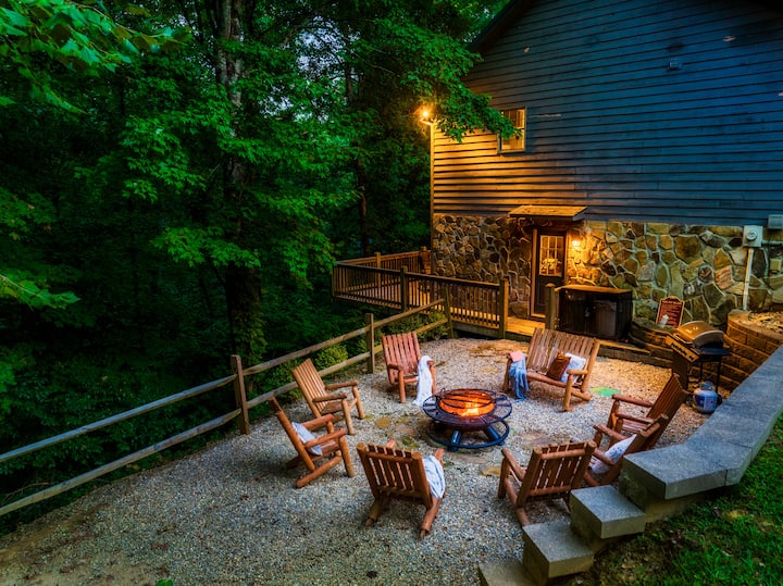 Cabin With Fire Pit And Hot Tub Near The Island