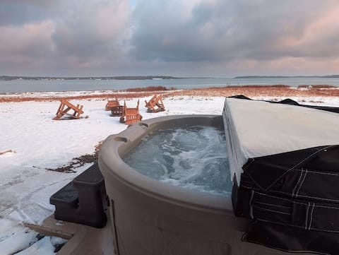 Cozy Forest - Hot tub, 2 Bdrm Oceanfront Cottage