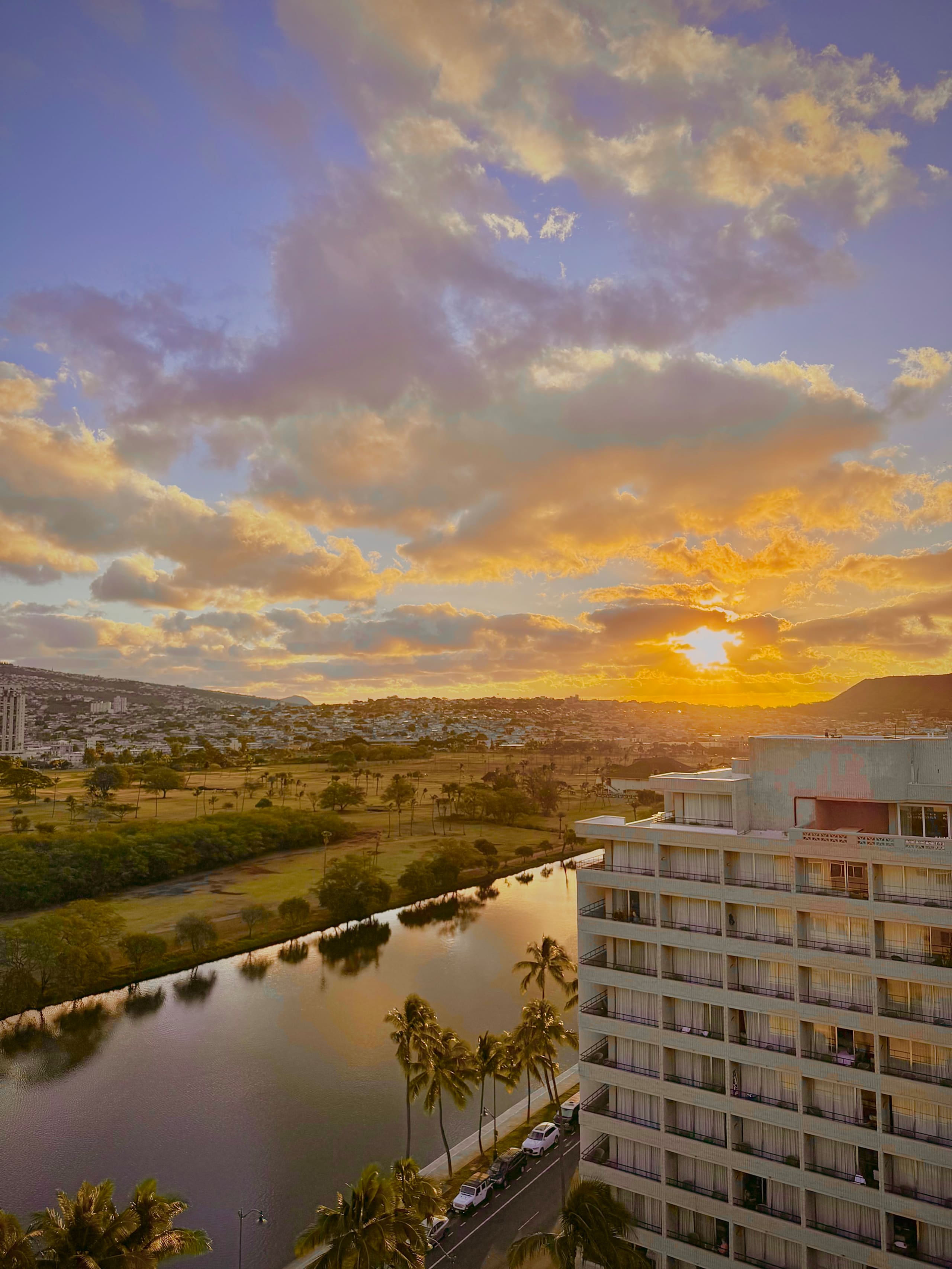 Condo in Honolulu · ★4.85 · 1 bedroom · 2 beds · 1 private bath - Image 34